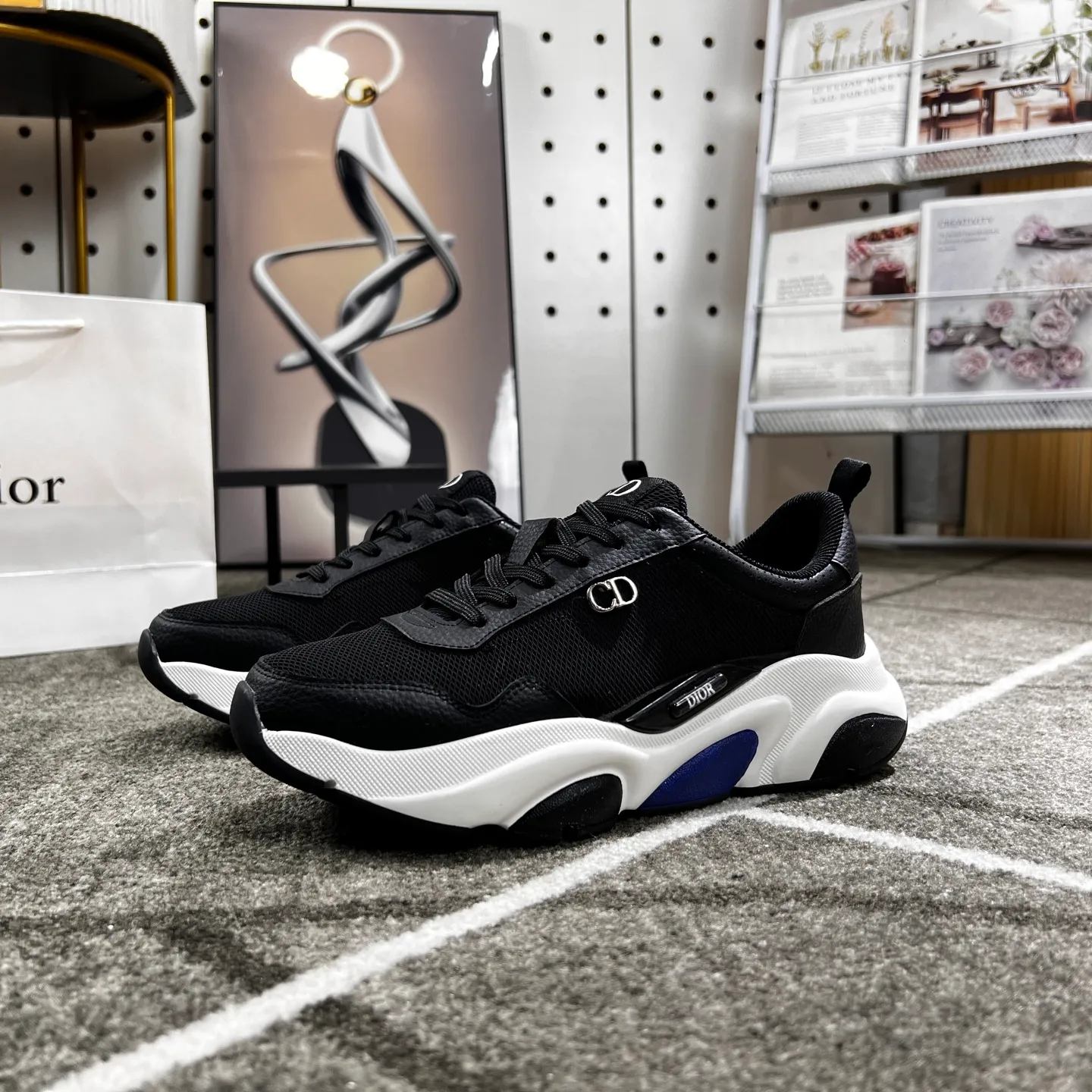 Factory price: 438💰Dior's new casual men's shoes👉 👉 Fashionable and versatile, 💞 simple and elegant style, 🔊 The fabric is made of imported cowhide with mesh, ☑️breathable mesh lining, sheepskin feet, original wear-resistant rubber outsole, exclusive new style, actual shot, three colors available, code number: 38-44, (45 can be customized)
